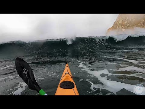 Ducking Very BIG Waves With Kayak (Turtle Rolls)