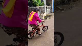 Download lagu Balap sepeda tempo doeloe#dessert #balapkomedi mp3