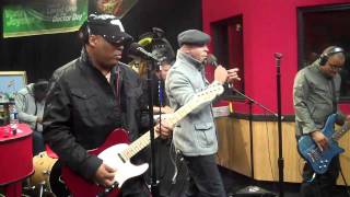 Mint Condition perform Caught My Eye &amp; U Send Me Swingin&#39; live from the Red Velvet Cake studio.
