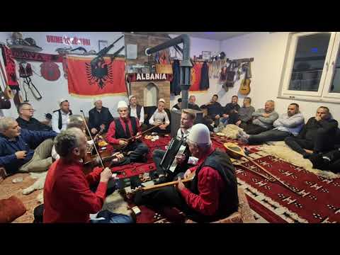 A e kanë Shqiptart hala flamurin - Mus Hertica me grup // 28 nëntor 2022 🇦🇱