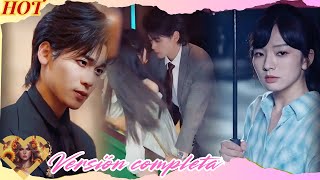 【Completo】El CEO que encontró en una noche lluviosa- su amor secreto de la universidad