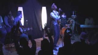 Mali Music sings &quot;Glory to the Lamb&quot; Unplugged
