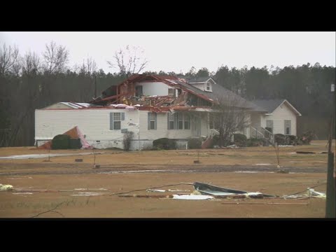 Cleanup underway after tornado hits Alabama town