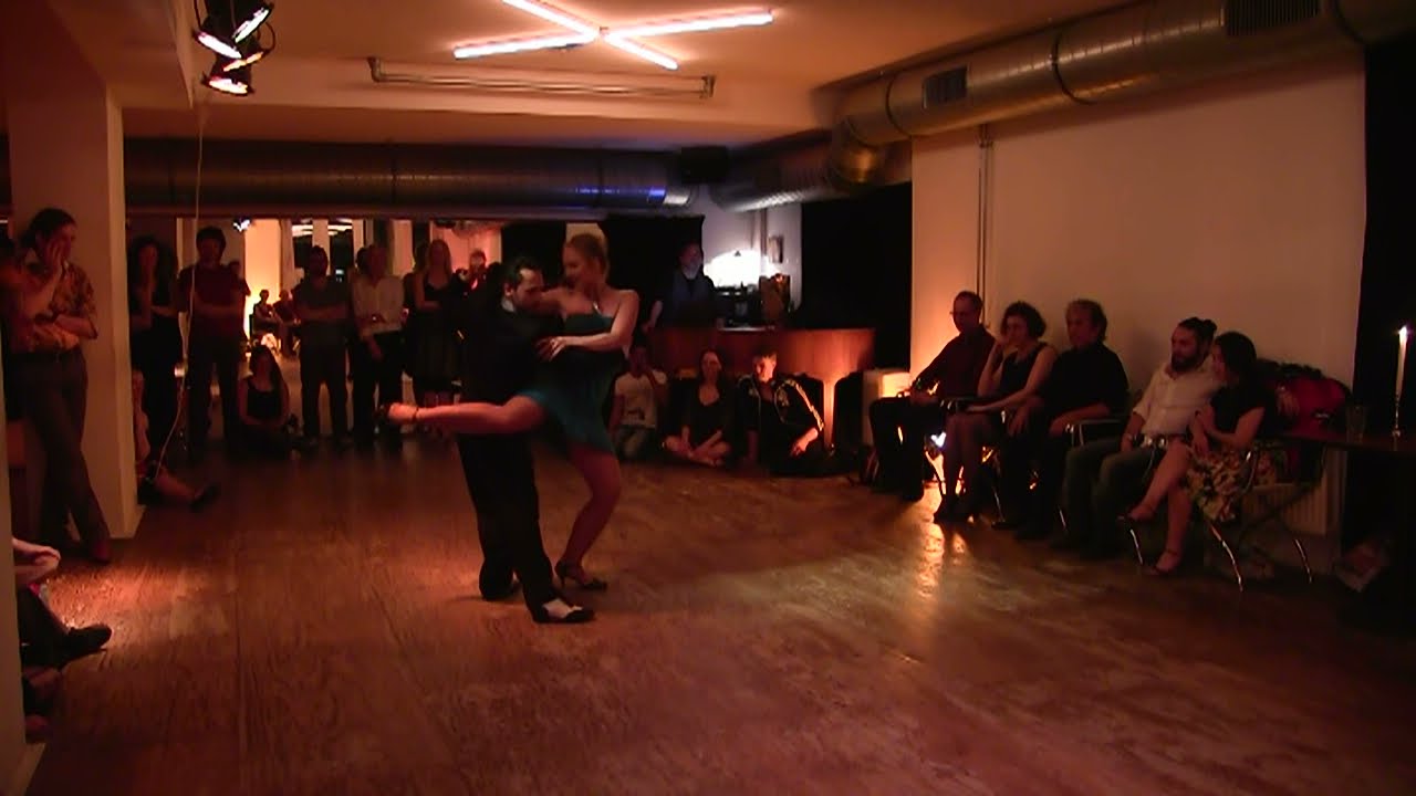 Ezequiel Sanucci & Lydia Müller dancing traditional tango at Tango Talks