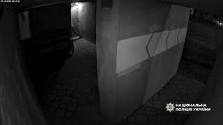 В Николаеве подросток разбил монитор в укрытии (видео)