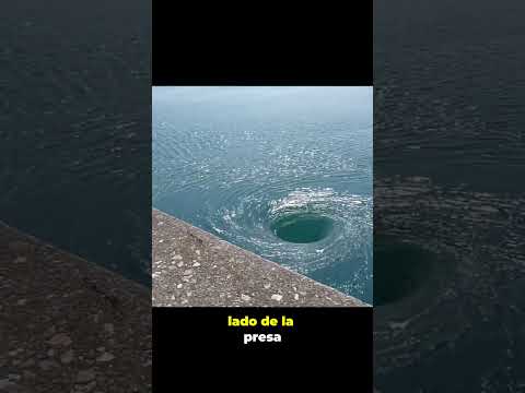 Impactante Remolino en la Presa: ¡Observa el Poder de la Naturaleza!