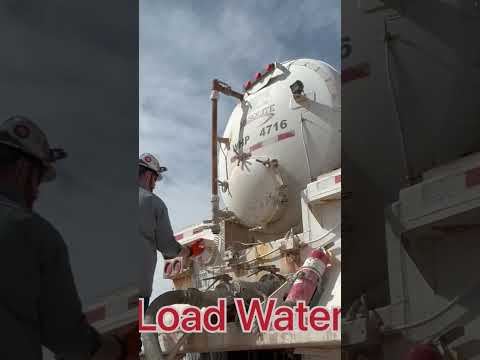 $4000 a Week Hauling Water in the Oilfield! #cdl #trucking #truckerlife #nocheapfreight