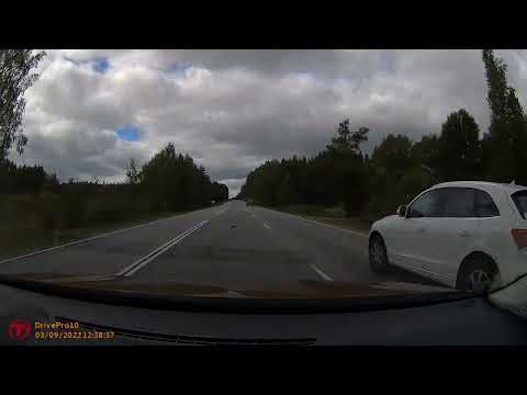 Renault Captur TCe155 passing other cars