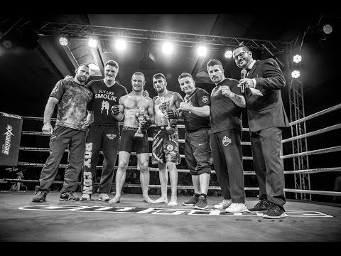 Smolik coacht MMA Pro Fighter Philipp Haarburger - Sieg durch Tap Out