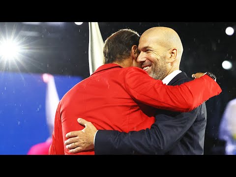 JO PARIS 2024 - Zidane transmet la flamme olympique à Rafael Nadal lors de la cérémonie d'ouverture