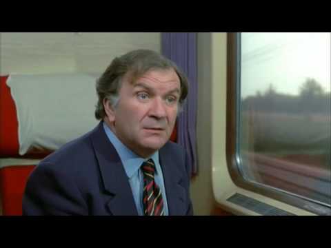 Le cadeau (1982)  - Tu crois que j'allais faire des orgies avec un imbécile qui bégaie ?