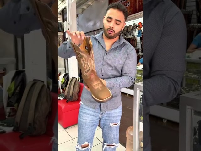 Vídeo relacionado con Botas de vaquero vintage para hombre, punta cuadrada con cremallera lateral, arnés para hombre, botas de cuero para motocicleta, Black, 42.5 EU