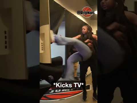 Chrisean rock fights Blueface (meltdown) #shorts #fyp #fight #blueface #toxic