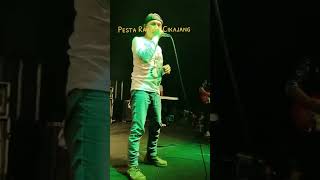 Download lagu U'camp - Senyummu mp3