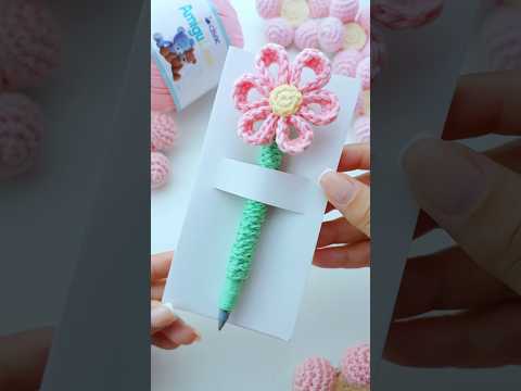 Caneta em crochê 🌸 #diy #crochet #amigurumi #canetaspersonalizadas #caneta #passoapasso