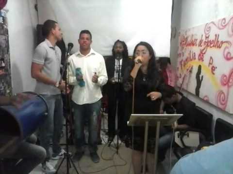 QUANDO A IGREJA ORA,COM O GRUPO DE LOUVOR, VIGILIA