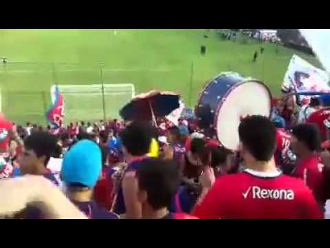 "Entra la murga de la hinchada de Cerro Porteño vs Olimpia" Barra: La Plaza y Comando • Club: Cerro Porteño • País: Paraguay