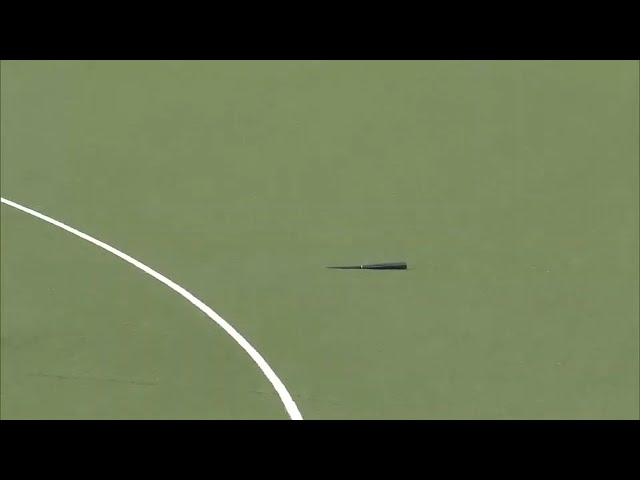 【2回表】ライオンズ・メヒアがナイス回避!! 折れたバットがすごいスピードで... 2015/9/12 L-F