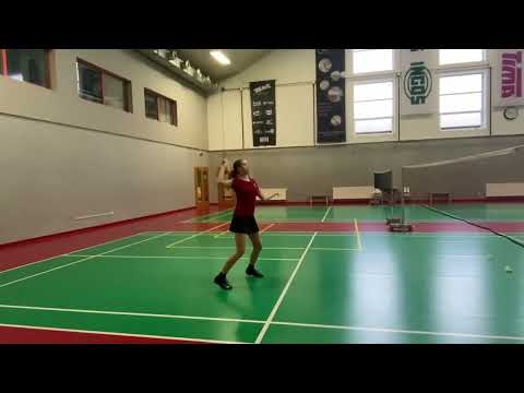 Sticksmeč přes hlavu a bekhendový box úder