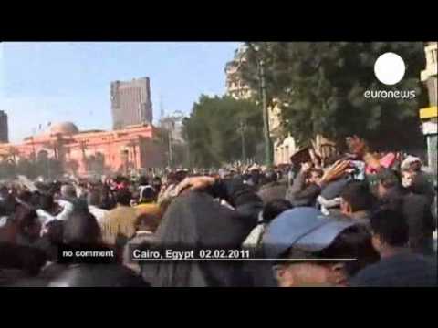 Mubarak supporters fight in Cairo square   euronews, no comment