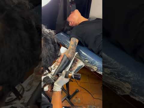 Tattoo Pain, Tattoo Painful, Tattoo Pain Reaction, Tattoo Pain Scale (Artist: EdgarLicona) #shorts