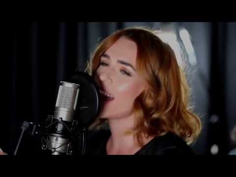 Laura Oakes - Better In Blue Jeans - Live In The Studio