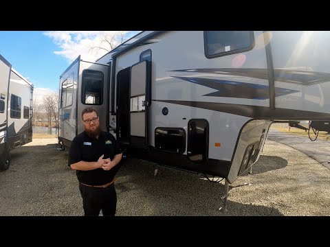 Vengeance 324A13 Toy Hauler with 13" garage