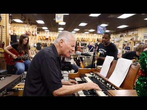 Norm playing his 1959 Hammond B3 - "Tears On My Pillow"