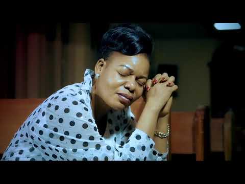 NAPIGA SIMU ANASTASIA KIATU KIVUE