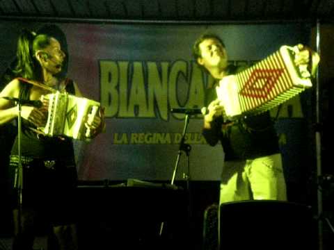 Biancamaria e Luca...con l'organetto!!