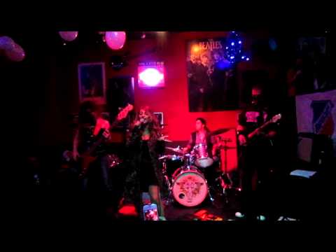 STARZS y Bianca Sharma – Lobo Hombre en París ( FIESTA 21 ANIVERSARIO POP & ROLL)