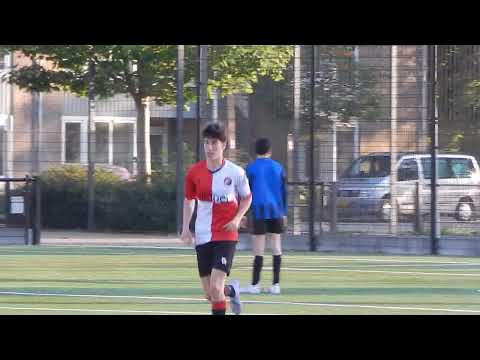 De penalty wordt keurig in het hoekje geschoten, 2-1.