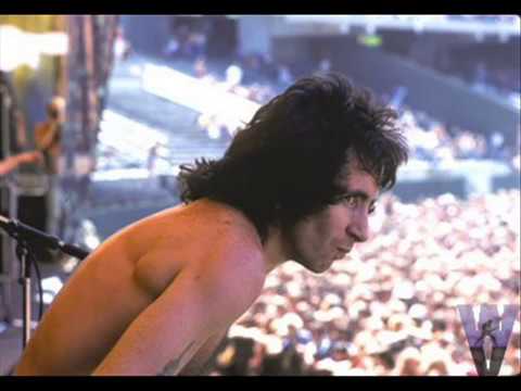 Bon Scott VS Brian Johnson