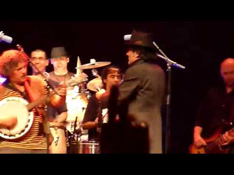 Jalal avec rachid taha et Damon Albarn indetendence fnac 2009
