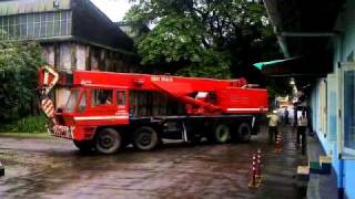 preview picture of video 'Truck mounted Crane'