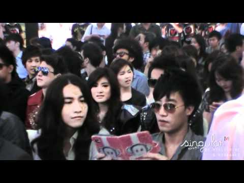 110622 Singular @ Press Con [V] Award #7 [Cute Moment  ♥2]