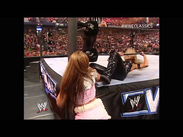 Mickie James Vs Trish Stratus Wrestlemania 22 Video: Trish Stratus vs Mickie James - WrestleMania 22