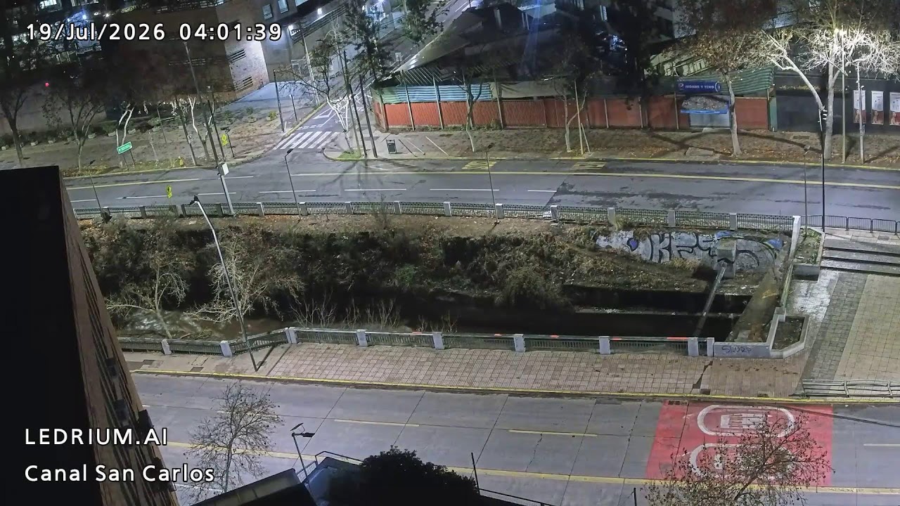 Live webcam view of Canal San Carlos y Avenida Tobalaba