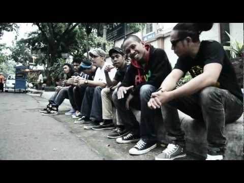 DJ Makatita ft Tickang Palungku - Rindu Bale ka Maluku(Official_Music_Video).mpg