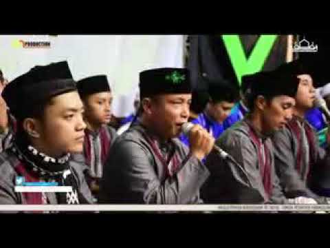 Keren gus azmi tertawa. Suara merdu banget