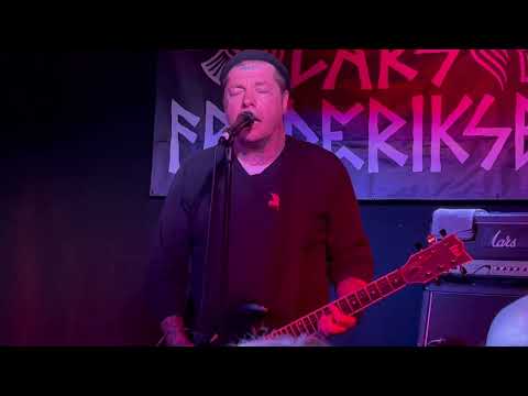 Lars Frederiksen "Otherside / Bro Hymn" LIVE @ Small's Bar in Hamtramck, MI 04/23/2022.
