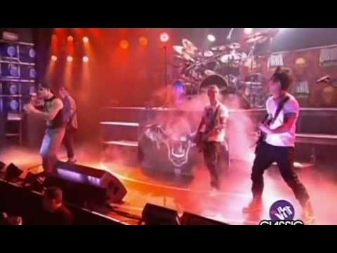 Avenged Sevenfold - Mouth For War (Revolver Golden Gods Awards)