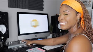 Flipping a CRAZY Joker Evil Laugh Sample on the Maschine MK3!!