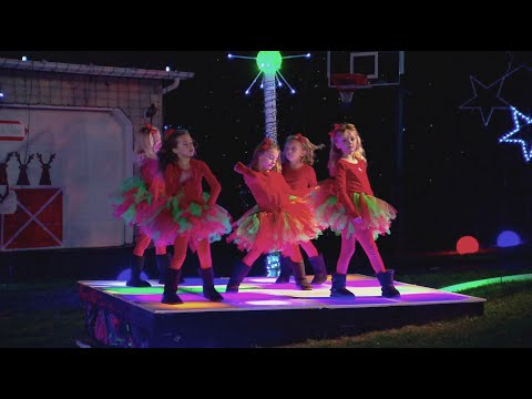 Dance Party Barlett Family Light Show - The Great Christmas Light Fight