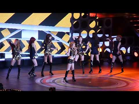 [HD fancam] Korean Music Wave in Google-SNSD Mr. Taxi