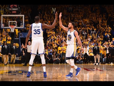 Stephen Curry, Kevin Durant Combine for 61 in Win
