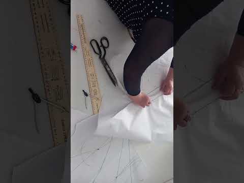 Modelul  Fiona  cu partea de sus petrecută cu 2 pliuri  partea 1a , Lectia 335