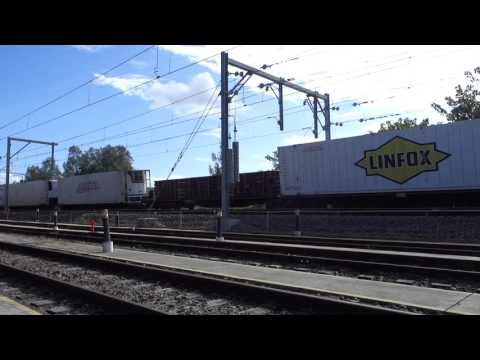 Pacific National's 4MB4 with NR28 assisting at the back - 17/3/16