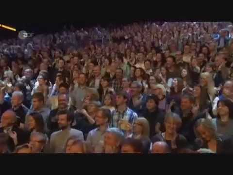 OTTO WAALKES UND MICHAEL " BULLY " HERBIG ZU GAST BEI ' WETTEN , DASS ... ? ' IN NÜRNBERG AM 13.12.