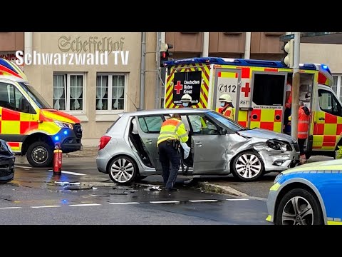 🚨🚒 Zwei Verletzte bei Frontalkollision in Bad Säckingen – Feuerwehr im Einsatz
